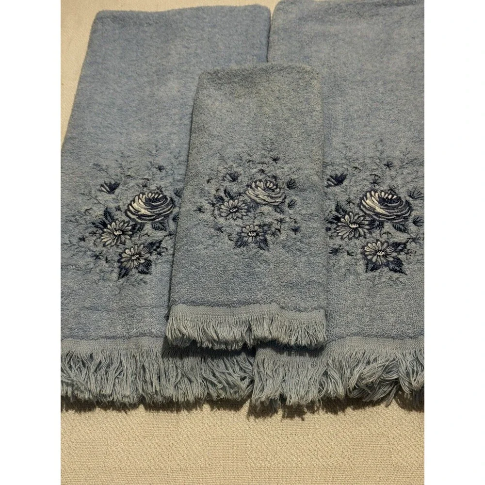 Canon Towels 1980's Blue Embroidered Flowers 2 Bath 1 Hand 21 x 40